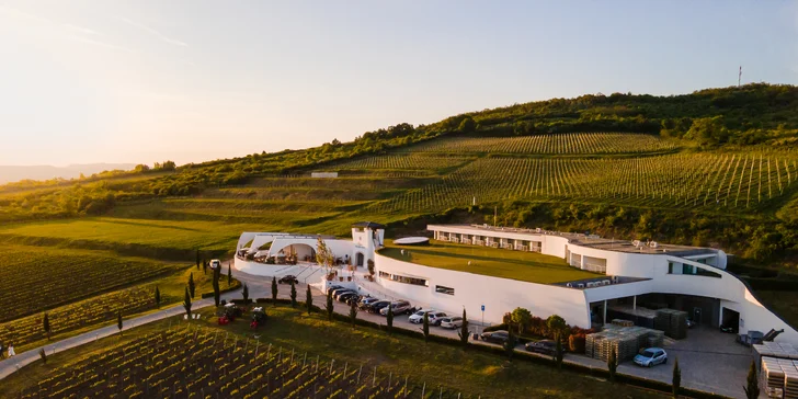 Vinohradnícky unikát na Tokaji: Jedinečné ubytovanie v Chateau GRAND BARI s raňajkami