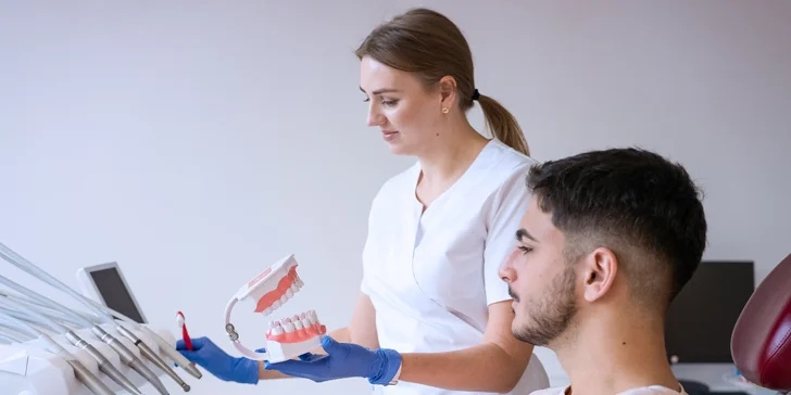 Dentálna hygiena alebo bielenie zubov technológiou Magic Light