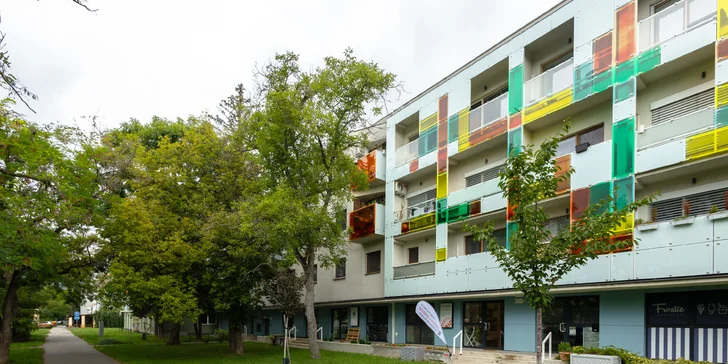 Dva druhy chemického peelingu, masáž tváre, čistenie pleti a iné kozmetické ošetrenia v Studio Caramel