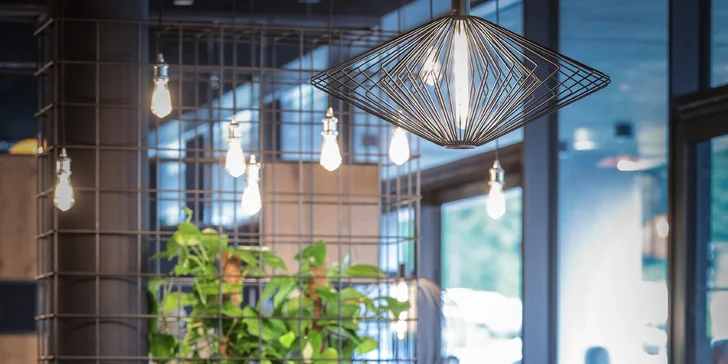 Zima vo vorarlberských Alpách: moderný hotel s raňajkami, 30 m od vleku