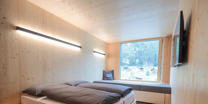 Zima vo vorarlberských Alpách: moderný hotel s raňajkami, 30 m od vleku