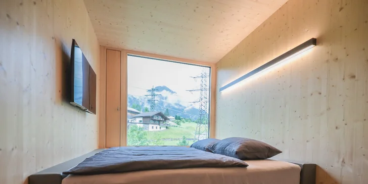 Zima vo vorarlberských Alpách: moderný hotel s raňajkami, 30 m od vleku