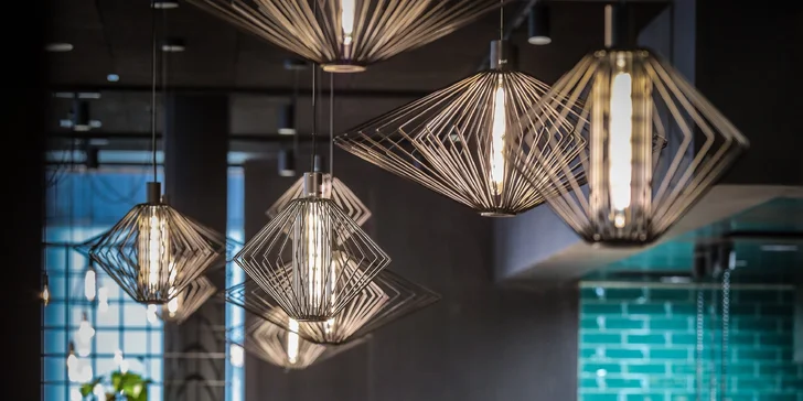 Zima vo vorarlberských Alpách: moderný hotel s raňajkami, 30 m od vleku