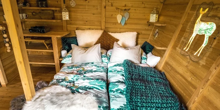 Pobyt s raňajkami až pre 4 osoby v plne vybavenom treehouse na juhu Čiech: žiadne Wi-Fi, len božský pokoj a sauna