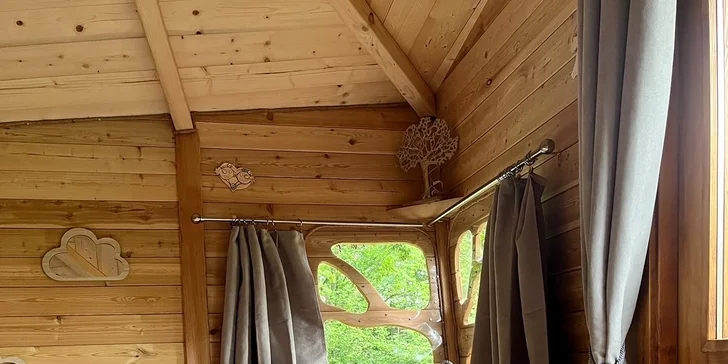 Pobyt s raňajkami až pre 4 osoby v plne vybavenom treehouse na juhu Čiech: žiadne Wi-Fi, len božský pokoj a sauna