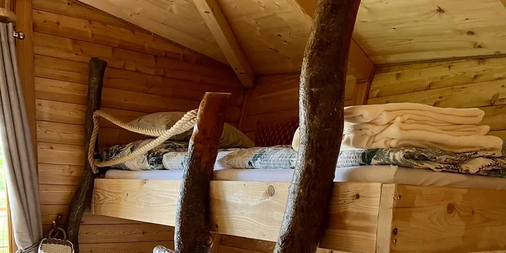 Pobyt s raňajkami až pre 4 osoby v plne vybavenom treehouse na juhu Čiech: žiadne Wi-Fi, len božský pokoj a sauna