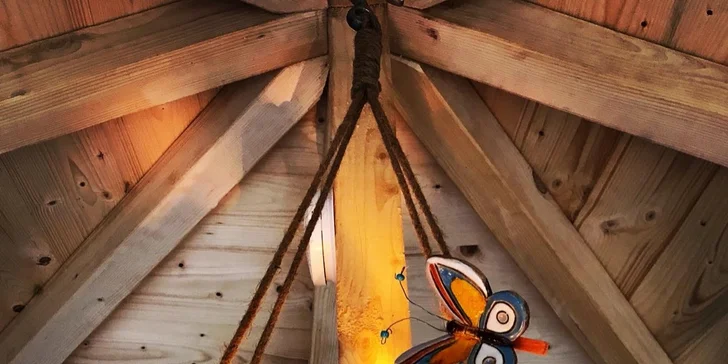 Pobyt s raňajkami až pre 4 osoby v plne vybavenom treehouse na juhu Čiech: žiadne Wi-Fi, len božský pokoj a sauna