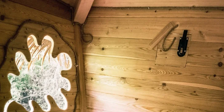 Pobyt s raňajkami až pre 4 osoby v plne vybavenom treehouse na juhu Čiech: žiadne Wi-Fi, len božský pokoj a sauna