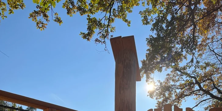 Pobyt s raňajkami až pre 4 osoby v plne vybavenom treehouse na juhu Čiech: žiadne Wi-Fi, len božský pokoj a sauna