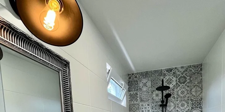 Pobyt s raňajkami až pre 4 osoby v plne vybavenom treehouse na juhu Čiech: žiadne Wi-Fi, len božský pokoj a sauna