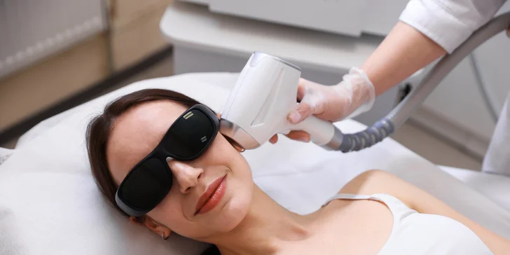 Depilácia laserom: brada, horná pera, podpazušie, nohy či hrudník