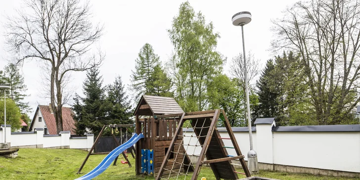 Za športom aj relaxom do Lipna aj do Rakúska: hotel s polpenziou na brehu jazera