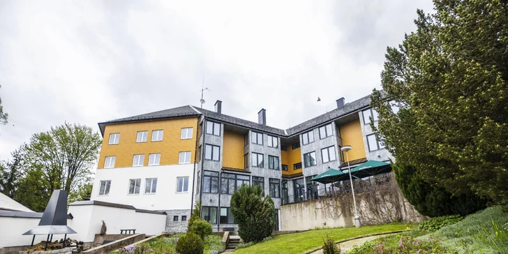 Za športom aj relaxom do Lipna aj do Rakúska: hotel s polpenziou na brehu jazera