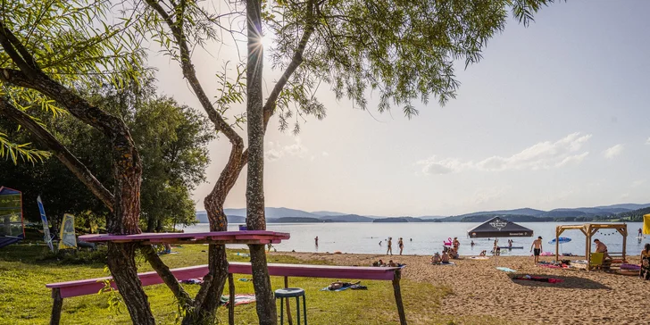 Za športom aj relaxom do Lipna aj do Rakúska: hotel s polpenziou na brehu jazera
