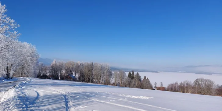 Za športom aj relaxom do Lipna aj do Rakúska: hotel s polpenziou na brehu jazera