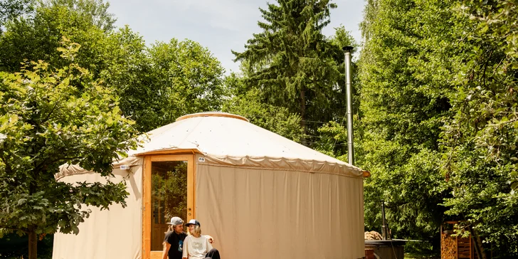 Relax a pokoj medzi pastvinami: pobyt v modernej jurte s privátnou saunou a vírivkou