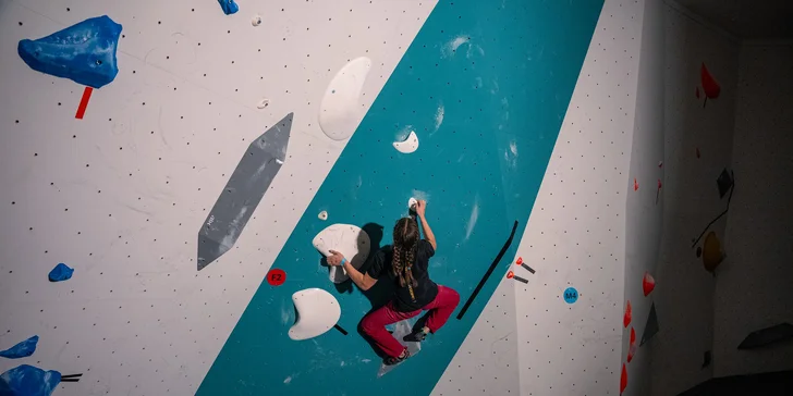 Adrenalín a zábava v lezeckom centre PRALEZ: Bouldrová stena, KIDZONE aj kurzy