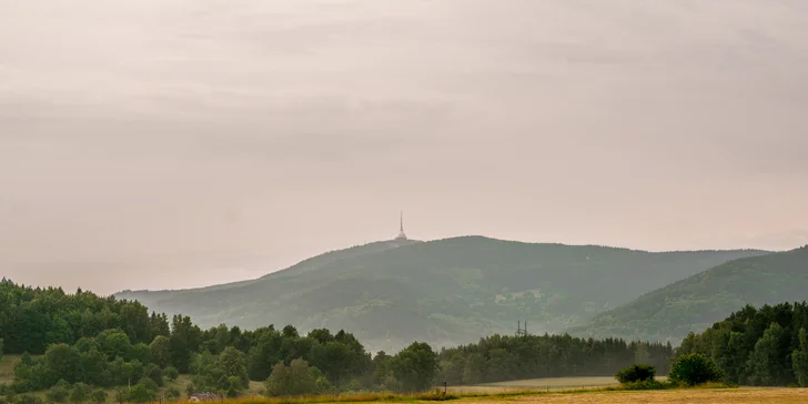 Romantika aj dobrodružstvo: domček v korunách stromov a raňajky, 4 km od Ještědu a 10 km autom od Liberca
