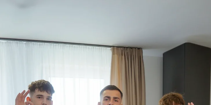 Svadobní barberi: Styling pre ženícha a jeho partiu u vás doma