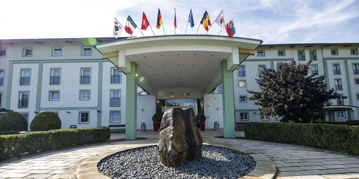 Pobyt v Plzni pre jedného aj rodinu: 4* hotel s raňajkami, varené víno a sladké občerstvenie aj zľava na tenis