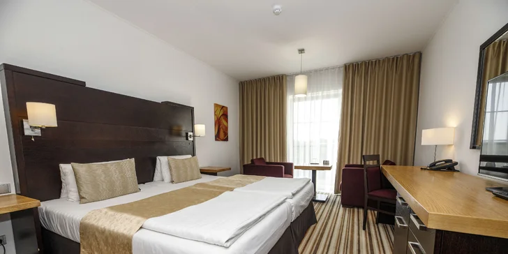 Pobyt v Plzni pre jedného aj rodinu: 4* hotel s raňajkami, varené víno a sladké občerstvenie aj zľava na tenis