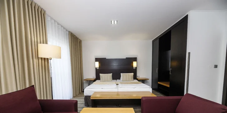 Pobyt v Plzni pre jedného aj rodinu: 4* hotel s raňajkami, varené víno a sladké občerstvenie aj zľava na tenis