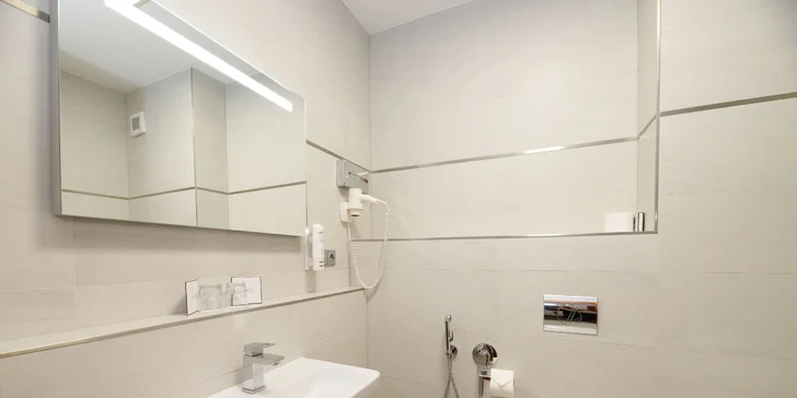 Pobyt v Plzni pre jedného aj rodinu: 4* hotel s raňajkami, varené víno a sladké občerstvenie aj zľava na tenis