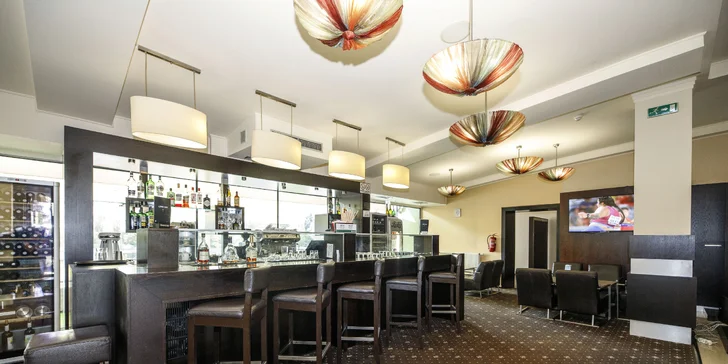 Pobyt v Plzni pre jedného aj rodinu: 4* hotel s raňajkami, varené víno a sladké občerstvenie aj zľava na tenis