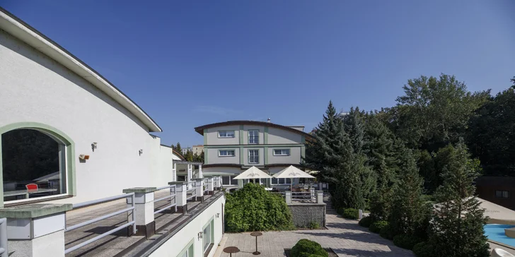 Pobyt v Plzni pre jedného aj rodinu: 4* hotel s raňajkami, varené víno a sladké občerstvenie aj zľava na tenis