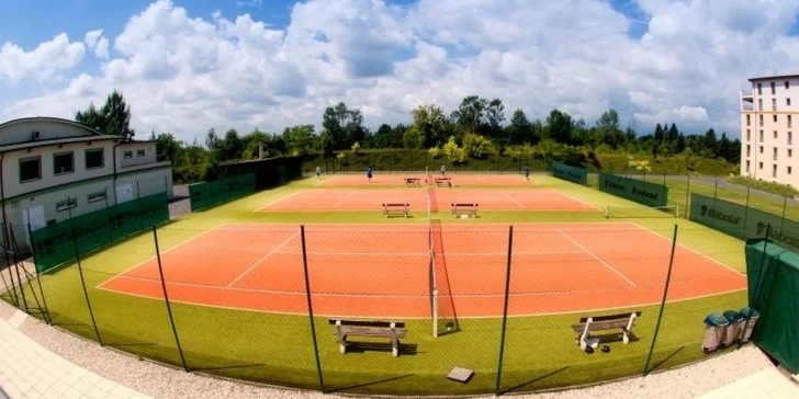 Pobyt v Plzni pre jedného aj rodinu: 4* hotel s raňajkami, varené víno a sladké občerstvenie aj zľava na tenis