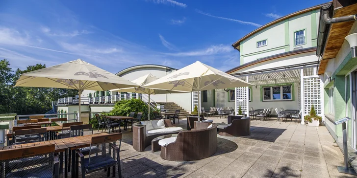 Pobyt v Plzni pre jedného aj rodinu: 4* hotel s raňajkami, varené víno a sladké občerstvenie aj zľava na tenis