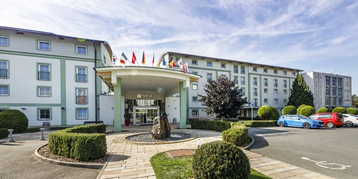 Pobyt v Plzni pre jedného aj rodinu: 4* hotel s raňajkami, varené víno a sladké občerstvenie aj zľava na tenis