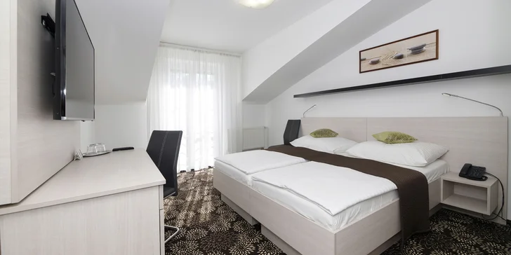 Pobyt v Plzni pre jedného aj rodinu: 4* hotel s raňajkami, varené víno a sladké občerstvenie aj zľava na tenis
