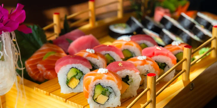 Rozmanité sushi sety pre jednu alebo dve osoby