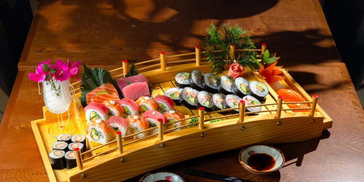 Rozmanité sushi sety pre jednu alebo dve osoby