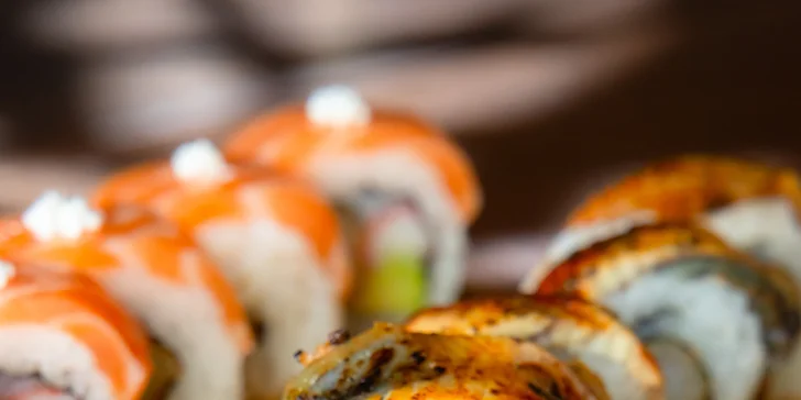 Rozmanité sushi sety pre jednu alebo dve osoby