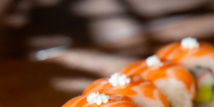 Rozmanité sushi sety pre jednu alebo dve osoby