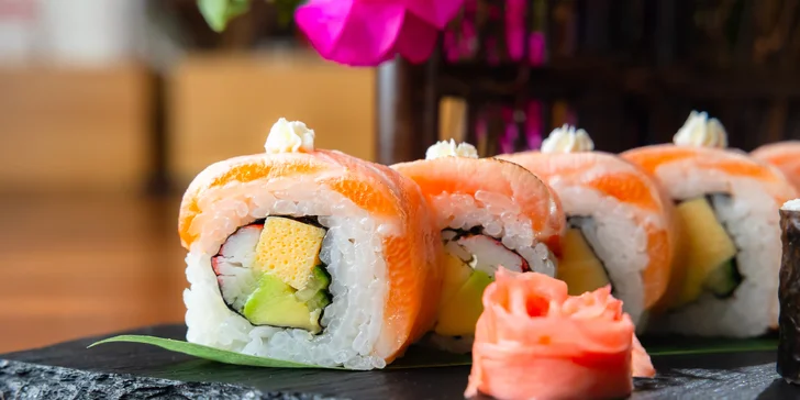 Rozmanité sushi sety pre jednu alebo dve osoby