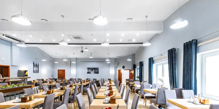 Pobyt v Plzni pre jedného aj rodinu: 4* hotel s raňajkami, varené víno a sladké občerstvenie aj zľava na tenis