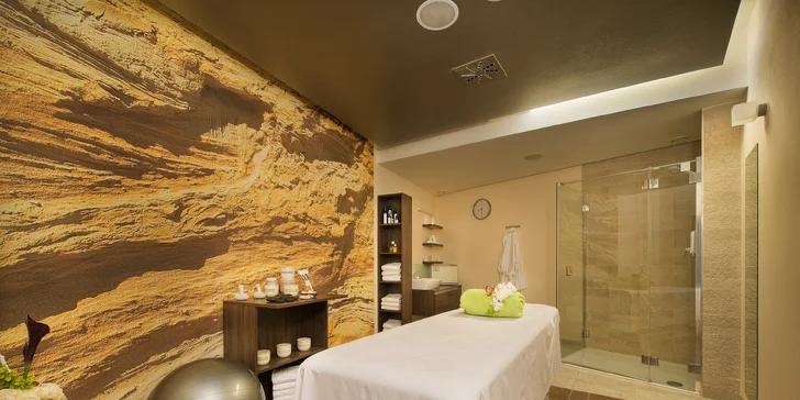 Luxusný pobyt v Hlubokej nad Vltavou: 5* hotel pri zámku s wellness a stravou