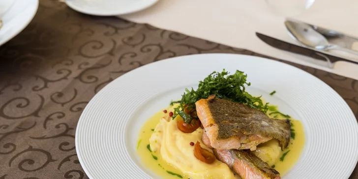 Luxusný pobyt v Hlubokej nad Vltavou: 5* hotel pri zámku s wellness a stravou