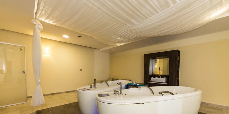 Luxusný pobyt v Hlubokej nad Vltavou: 5* hotel pri zámku s wellness a stravou