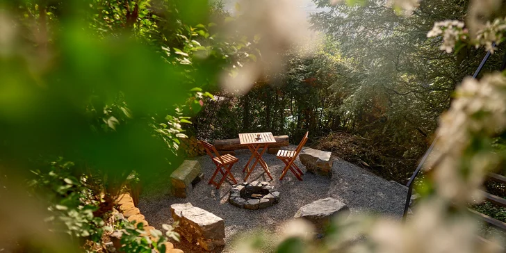 Pohoda v útulnom posede v Prahe pri lese pre 2-3 osoby, parkovanie zdarma