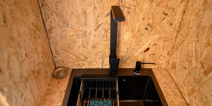 Pohoda v útulnom posede v Prahe pri lese pre 2-3 osoby, parkovanie zdarma