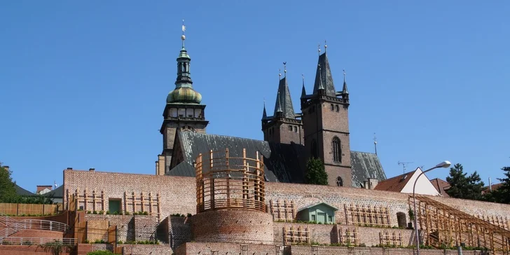 Pobyt v historickom hoteli v centre mesta Hradec Králové vrátane bufetových raňajok