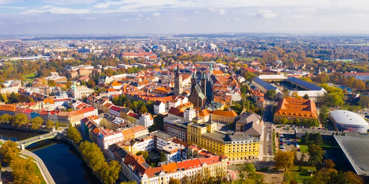 Pobyt v historickom hoteli v centre mesta Hradec Králové vrátane bufetových raňajok