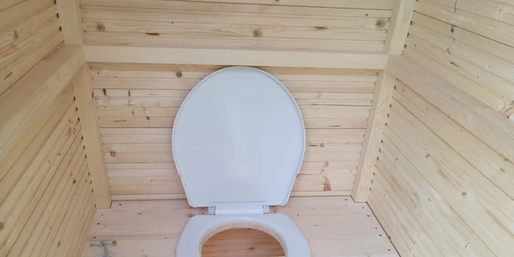 Útulná a vybavená maringotka v čerešňovom sade v Kutnej Hore