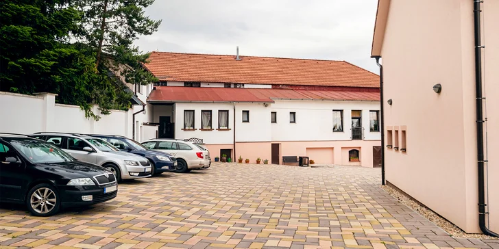 Pobyt v hoteli neďaleko Prahy s raňajkami a poctivou reštauráciou