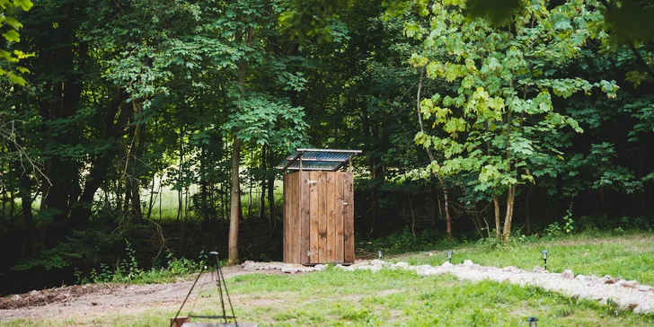 Kúzelná maringotka na samote: až pre 4 osoby, balíček dobrôt vrátane grilu a horúci kúpeľ v kúpacej kadi