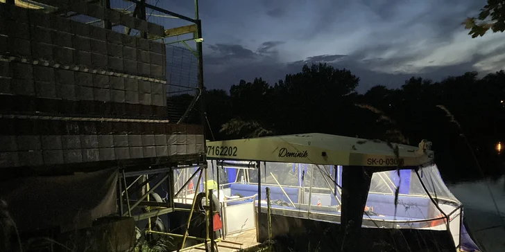 Okružná plavba po Váhu, romantika pre dvoch aj vyhliadková plavba pre 12 osôb